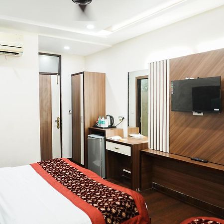 Hotel Batra Home Nizamuddin Ню Делхи Екстериор снимка