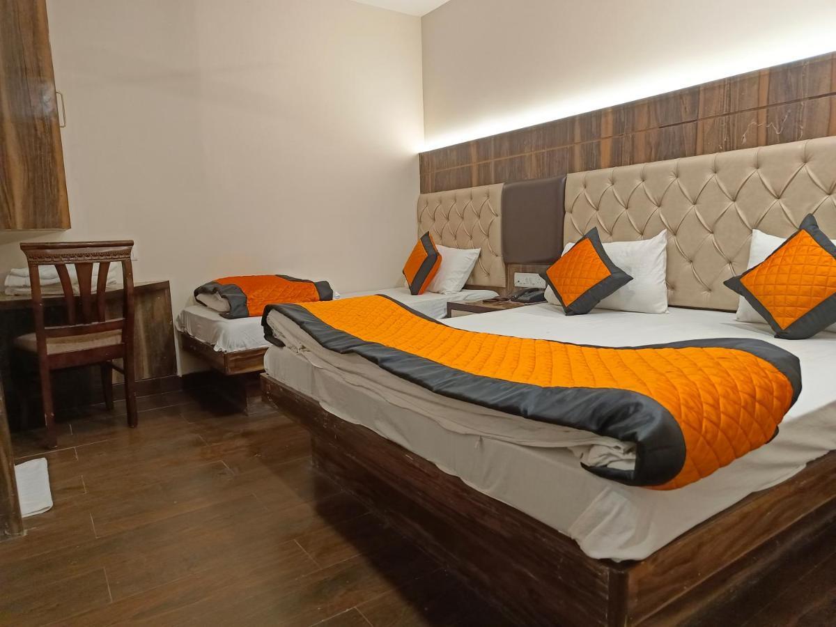 Hotel Batra Home Nizamuddin Ню Делхи Екстериор снимка