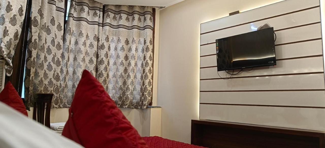 Hotel Batra Home Nizamuddin Ню Делхи Екстериор снимка