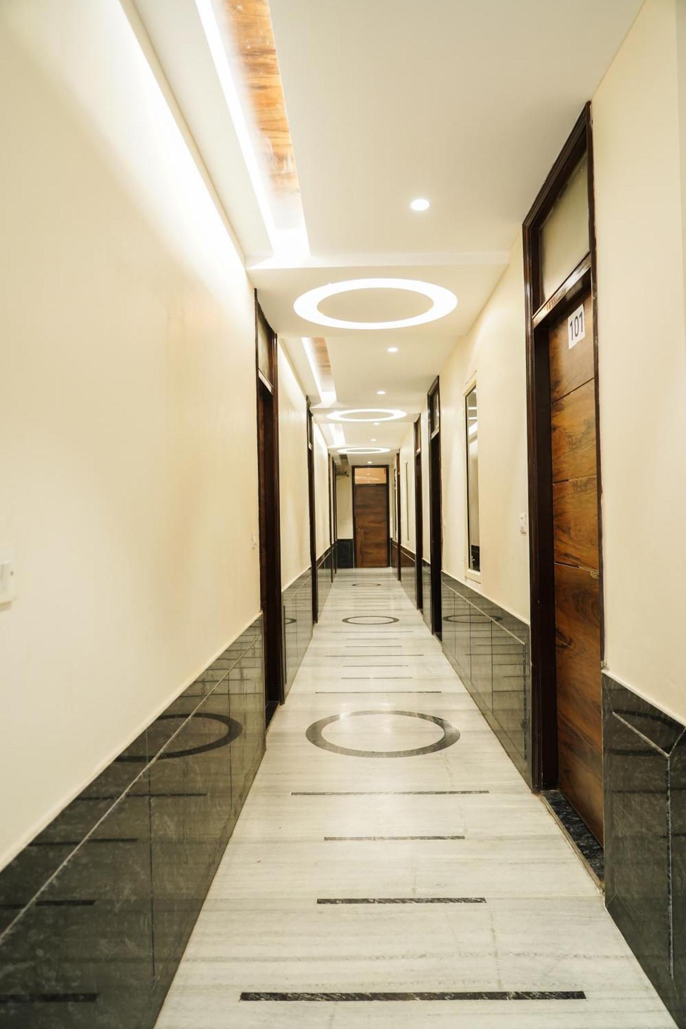 Hotel Batra Home Nizamuddin Ню Делхи Екстериор снимка