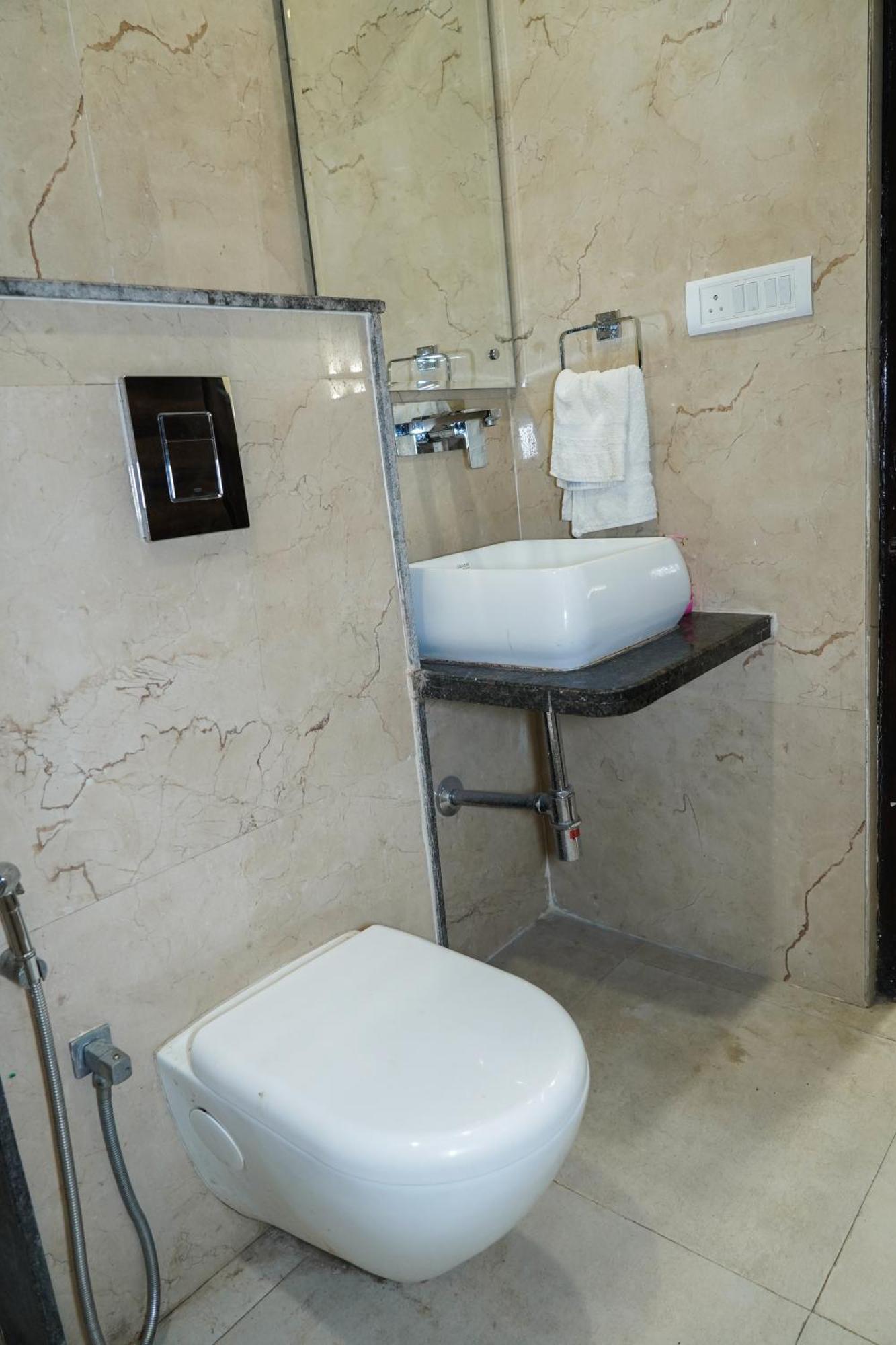 Hotel Batra Home Nizamuddin Ню Делхи Екстериор снимка