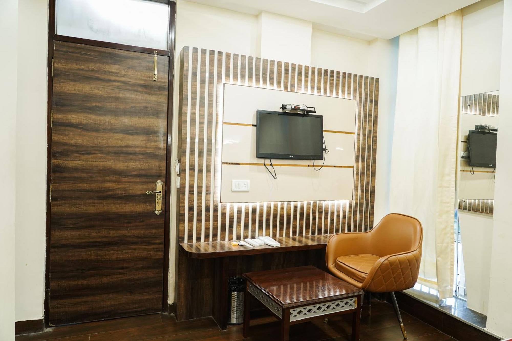 Hotel Batra Home Nizamuddin Ню Делхи Екстериор снимка