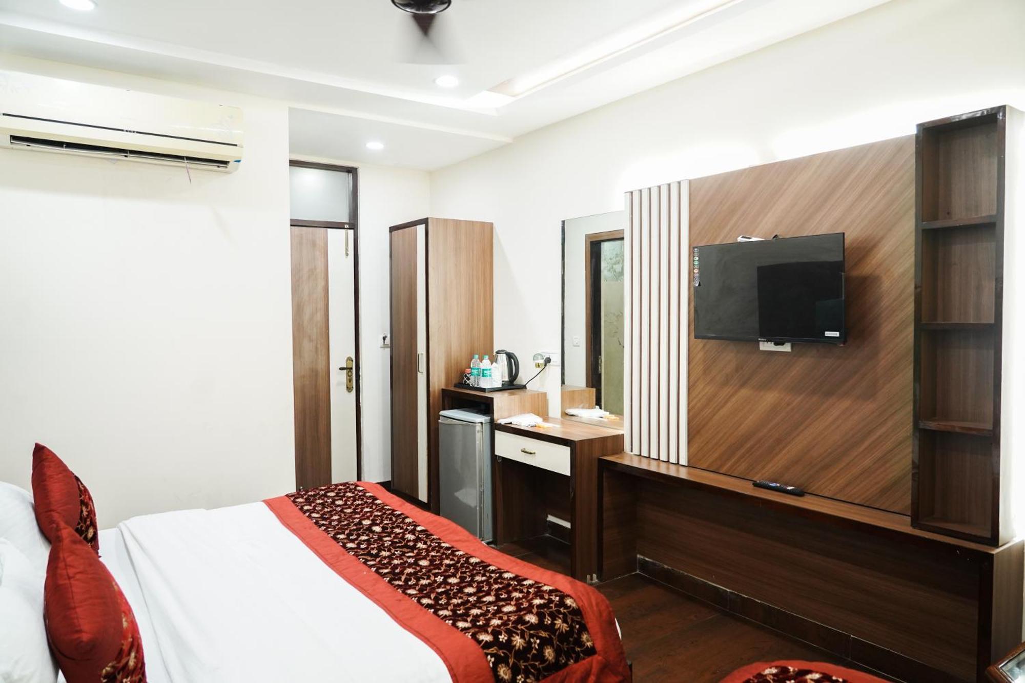 Hotel Batra Home Nizamuddin Ню Делхи Екстериор снимка