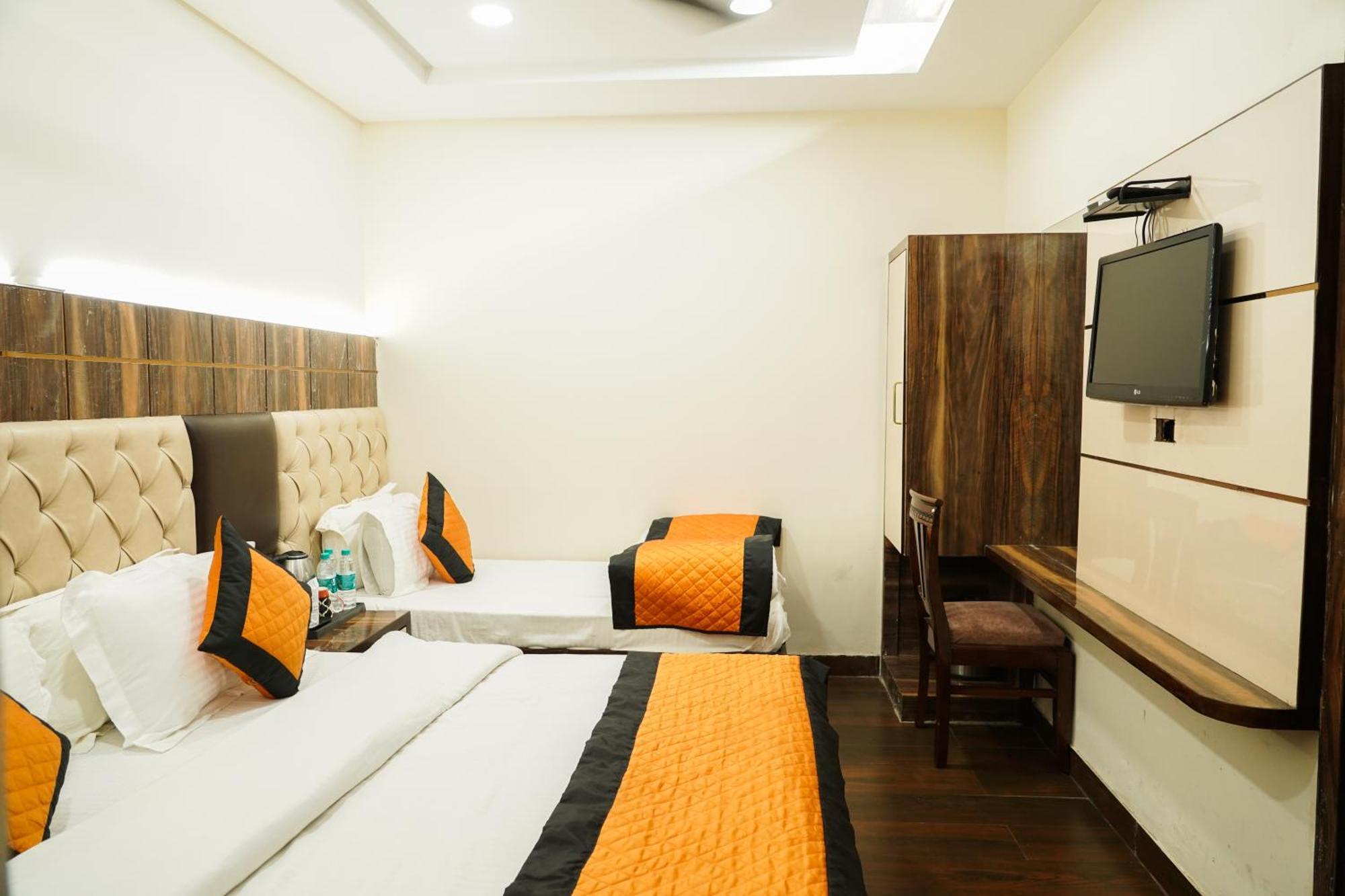Hotel Batra Home Nizamuddin Ню Делхи Екстериор снимка
