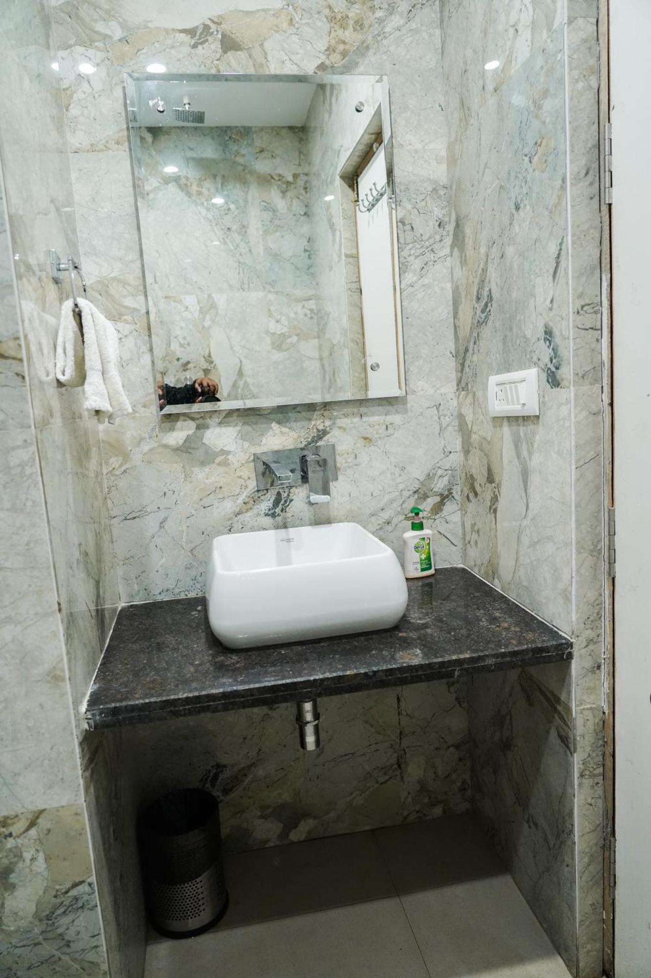 Hotel Batra Home Nizamuddin Ню Делхи Екстериор снимка