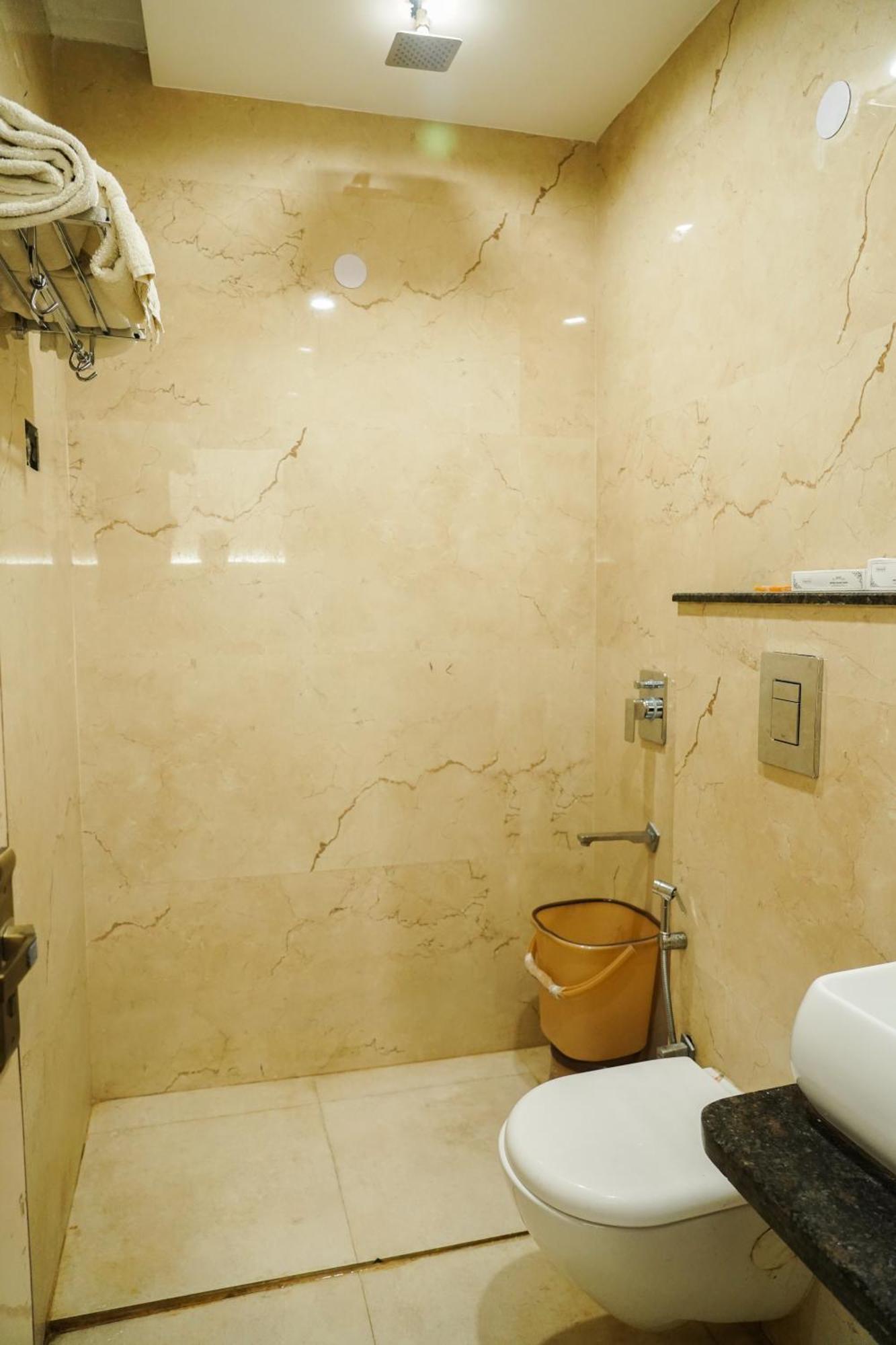 Hotel Batra Home Nizamuddin Ню Делхи Екстериор снимка