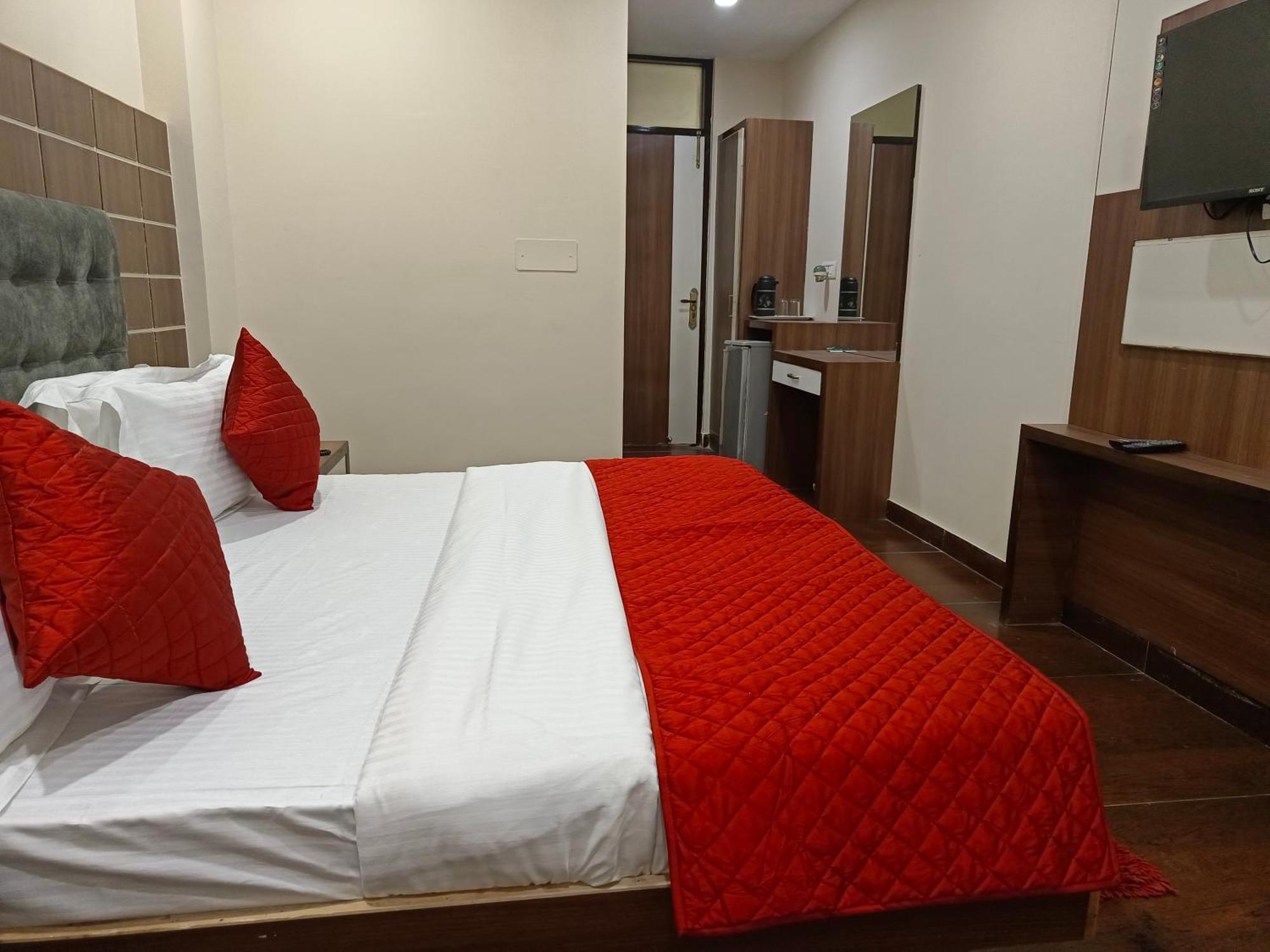 Hotel Batra Home Nizamuddin Ню Делхи Стая снимка